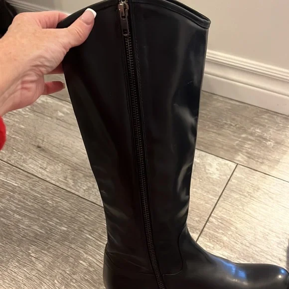 Frye Black Leather Knee-High Heeled Boots - Picture 5 of 7